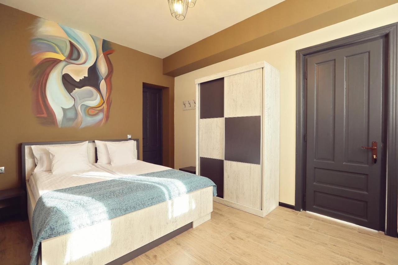 Dezire Guesthouse ไบเออลูนูไม ภายนอก รูปภาพ