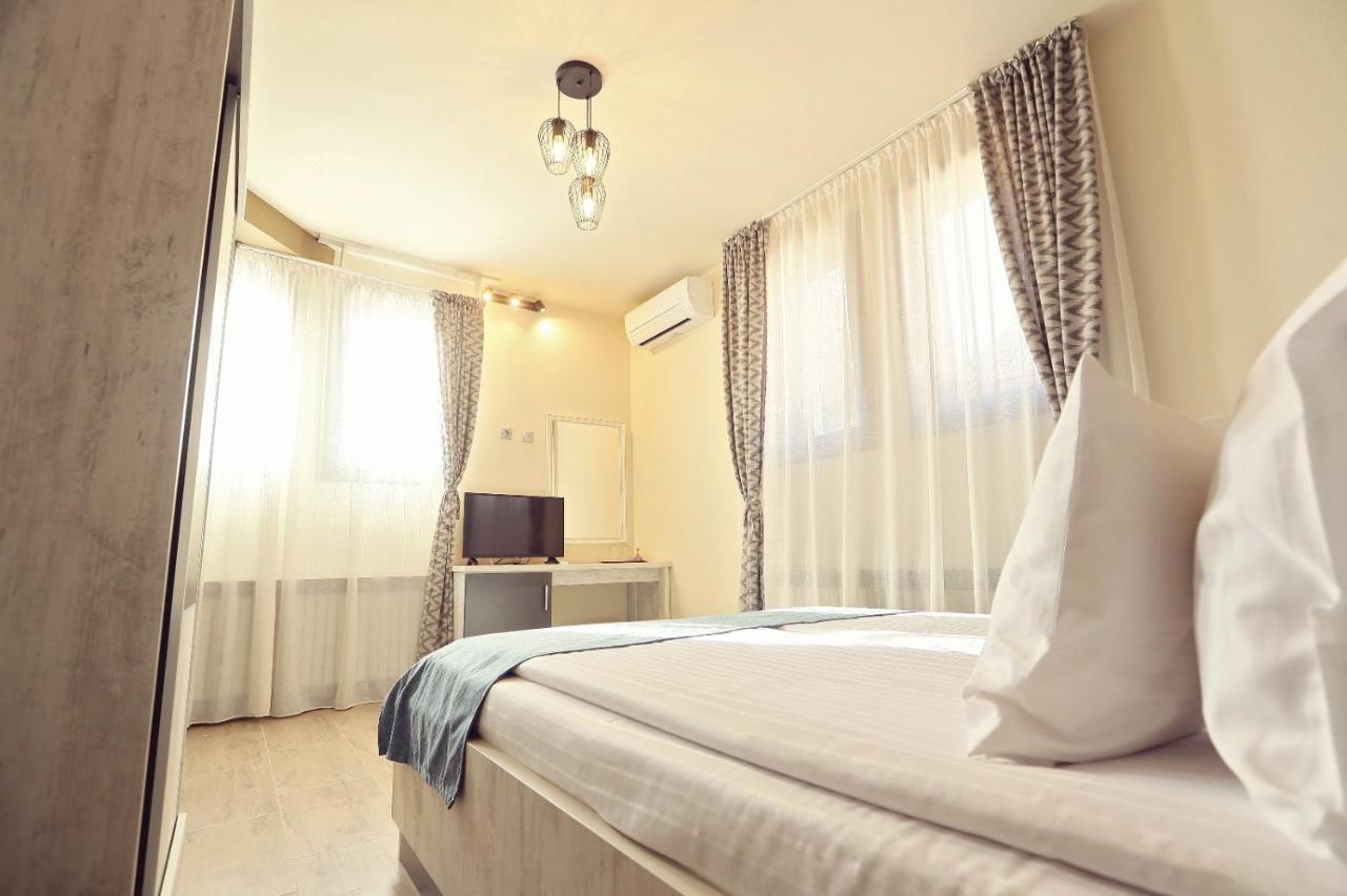 Dezire Guesthouse ไบเออลูนูไม ภายนอก รูปภาพ