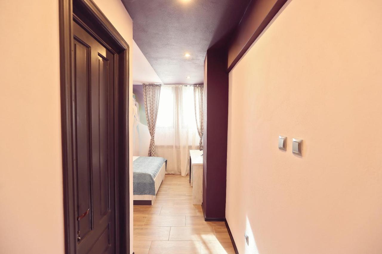 Dezire Guesthouse ไบเออลูนูไม ภายนอก รูปภาพ