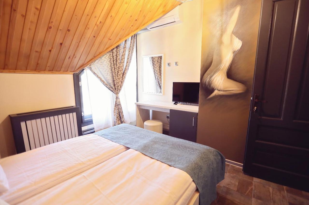 Dezire Guesthouse ไบเออลูนูไม ภายนอก รูปภาพ