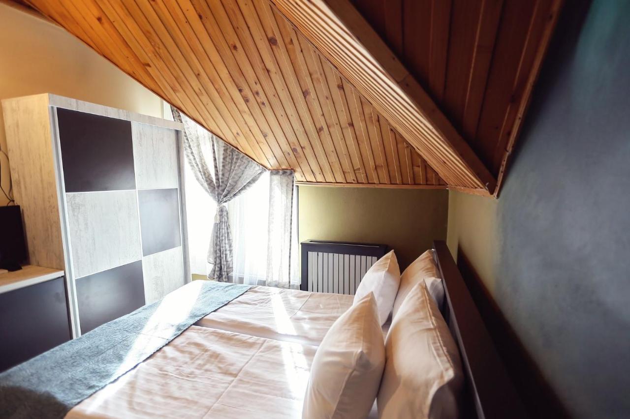 Dezire Guesthouse ไบเออลูนูไม ภายนอก รูปภาพ